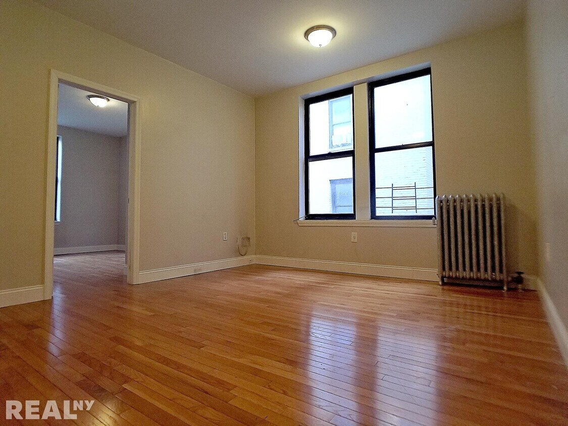 Primary Photo - 131 Nagle Avenue