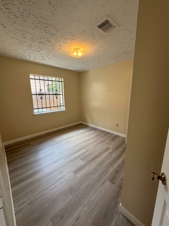 Foto del edificio - 5429 Ridge Wind Ln