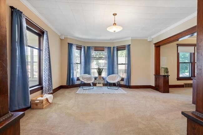 Foto del edificio - Spacious 4 Bedroom Home for Rent in Council Bluffs