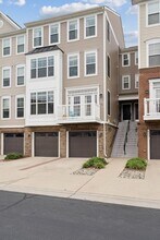 Building Photo - 42227 Canary Grass Square