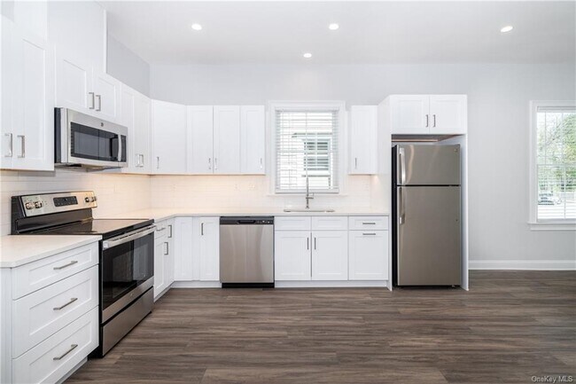 Building Photo - 113 Katonah Ave