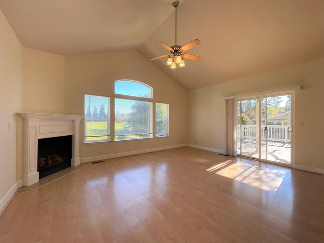 Building Photo - 929 Yosemite Dr