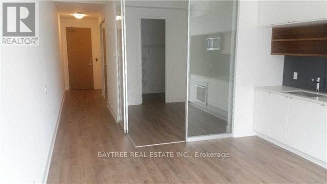 Photo du bâtiment - 111 St Clair Ave W