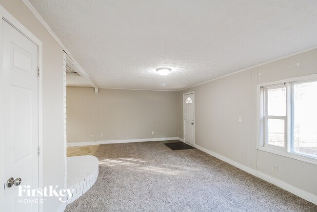Building Photo - 4752 Manse Dr