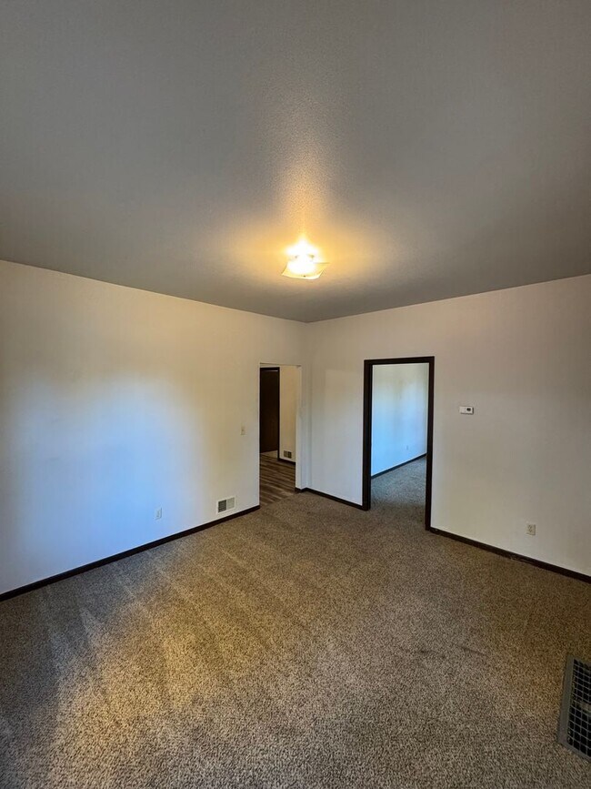 Foto del edificio - 1421 E Midway Rd