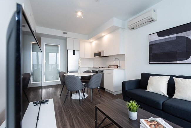 Building Photo - 1004 Rue de la Montagne