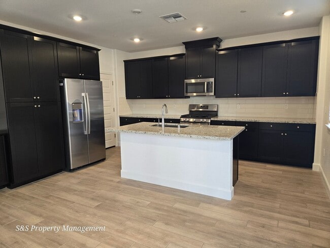 Building Photo - 440 Castle Peak Ct