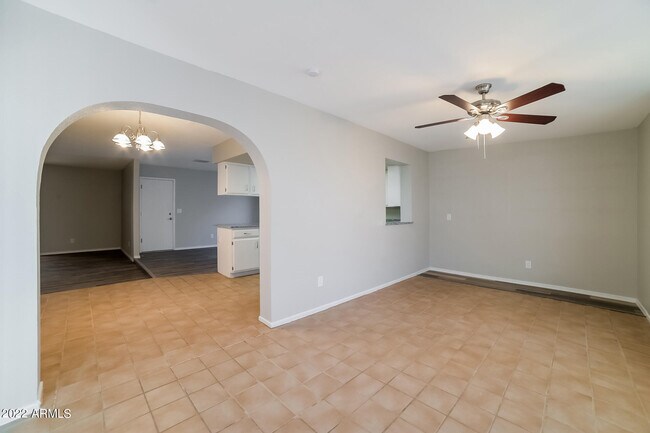 Building Photo - 10414 W Calle De Plata