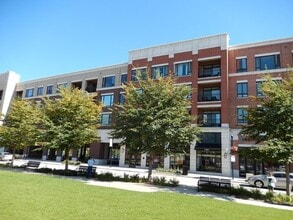 Building Photo - 850 Village Center Dr