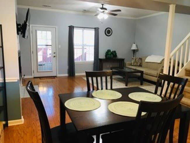 Building Photo - 409 Wrought Iron Bend