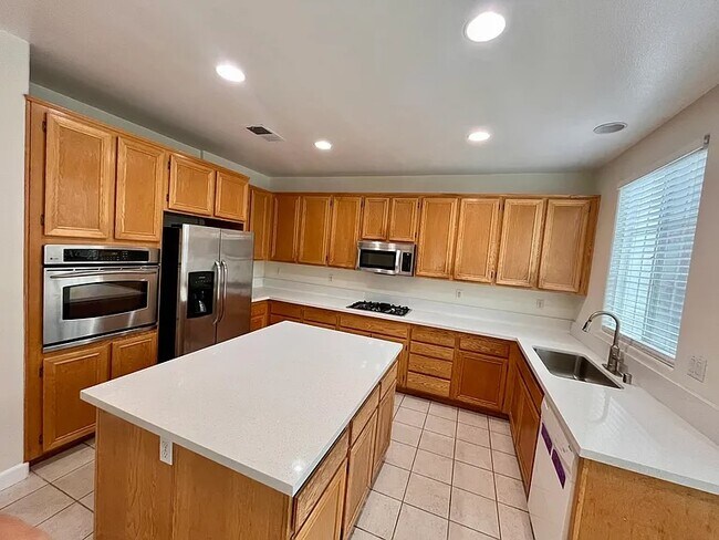 Foto del edificio - 525 Avenida Ortega