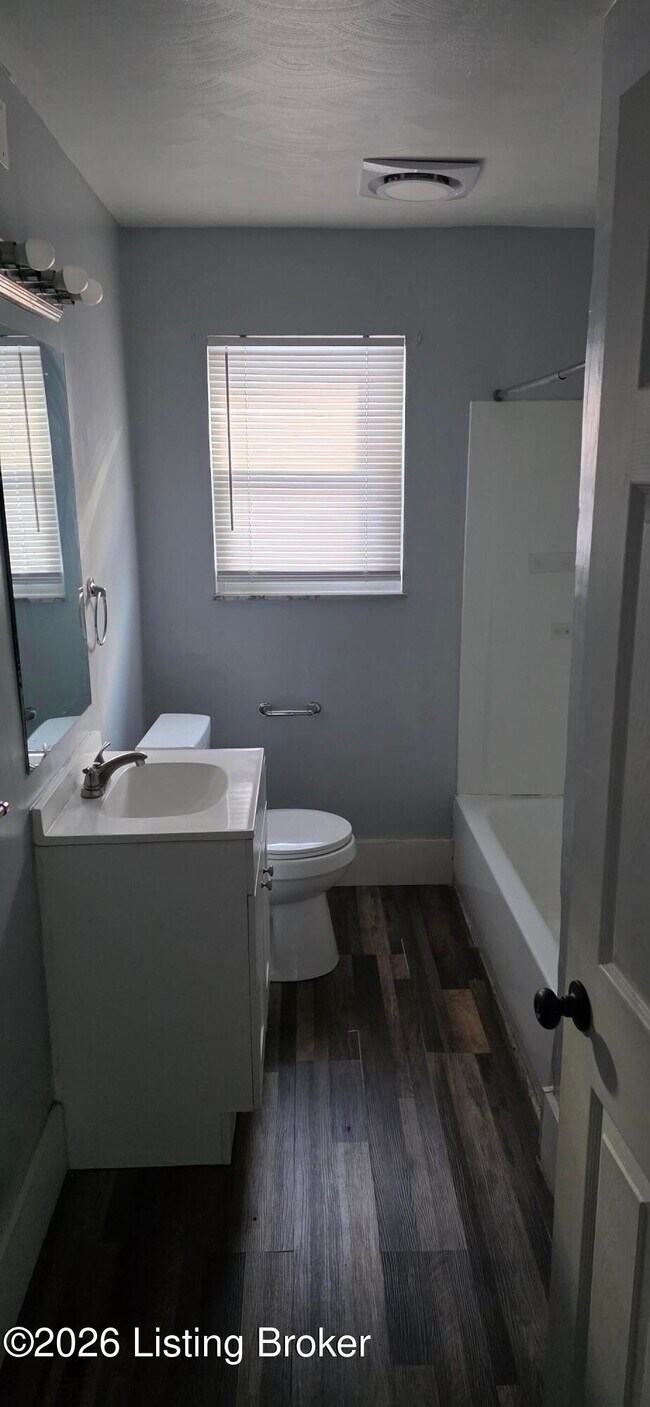 Building Photo - 2420 Farnsley Rd