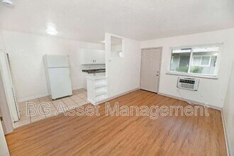 Building Photo - 728 Darina Ave