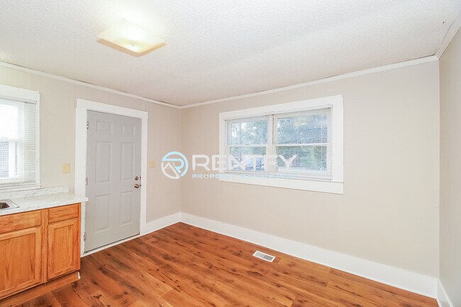 Foto del edificio - 2104 E Greenbriar Rd