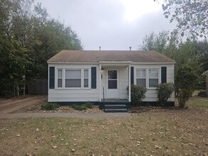 Building Photo - 613 Villa Dr