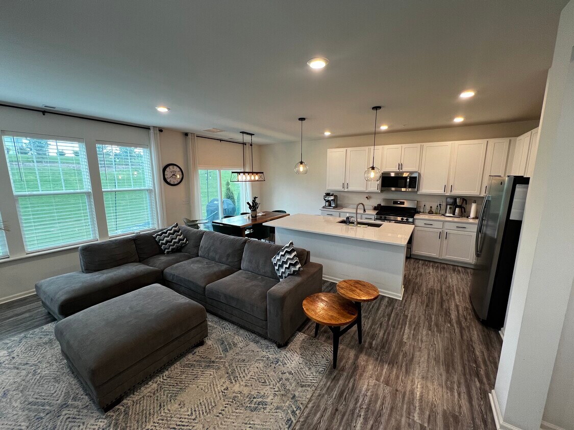 Primary Photo - 1060 Moraine Dr