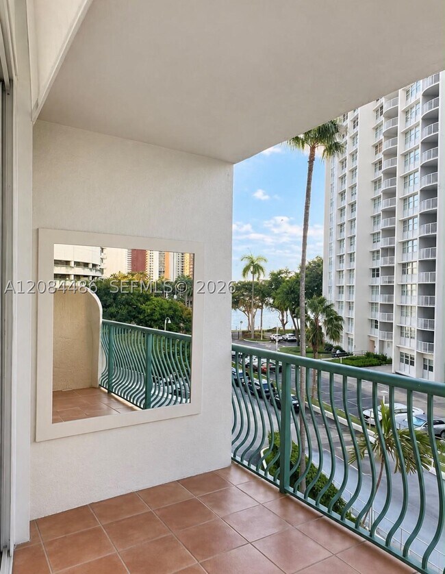 Foto del edificio - 1408 Brickell Bay Dr