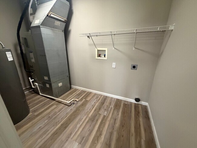 Building Photo - NEWLY RENOVATED: 2BR/1BA Duplex Homes in Hallsville, MO