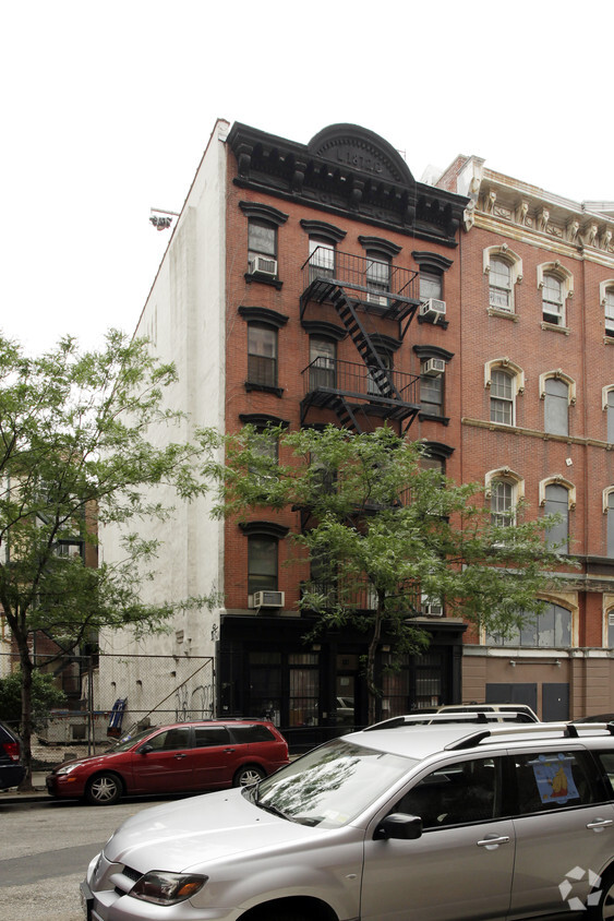 Building Photo - 13 E 3rd St