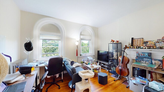 Building Photo - 1073 Beacon St