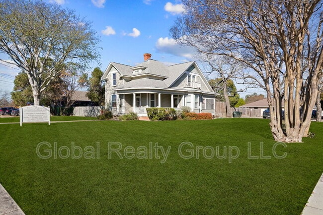 Foto del edificio - 802 W Center St