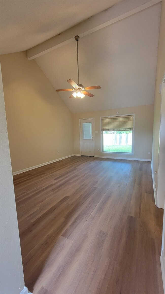 Building Photo - 2271 Hometown Dr