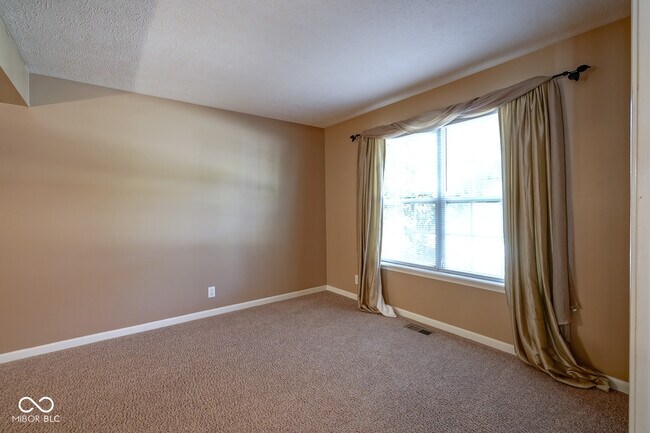 Foto del edificio - 5315 Rippling Brook Way