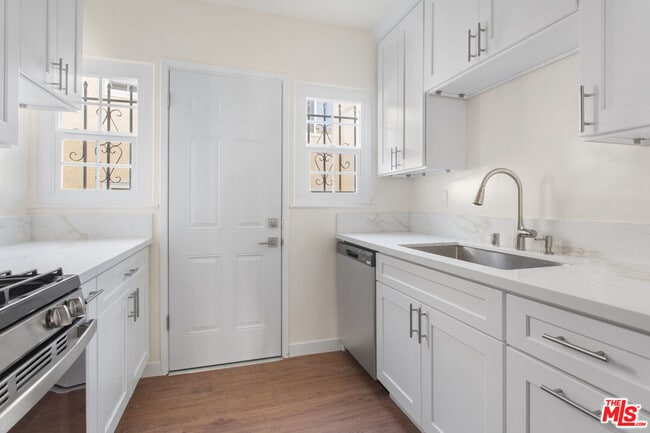 Building Photo - 1154 Cochran Ave