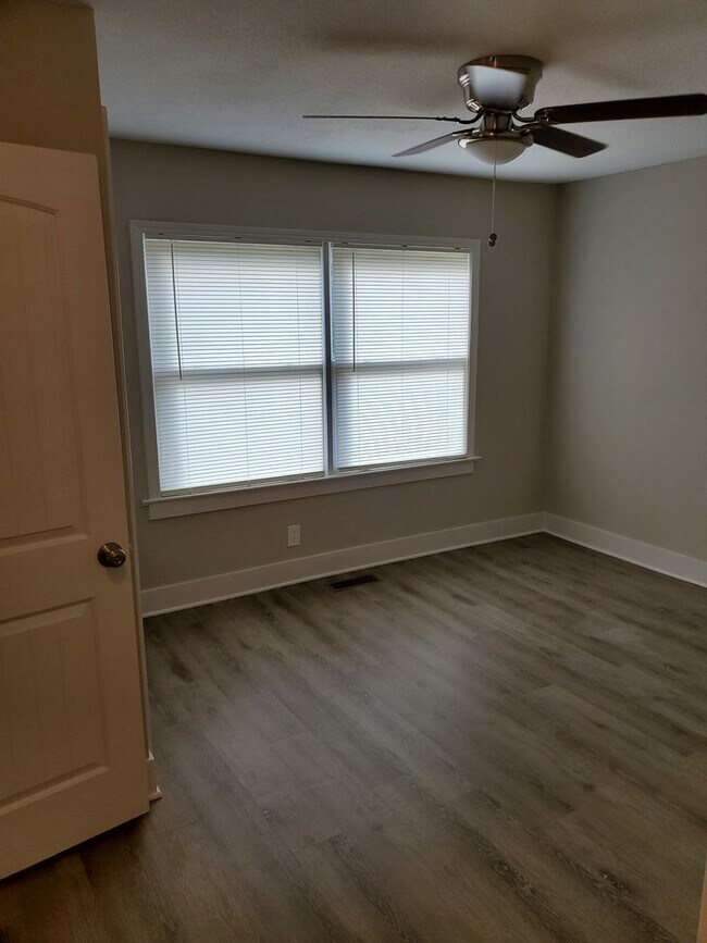 Building Photo - 2 bdrm/1.5 bath with garage fenced in yard...