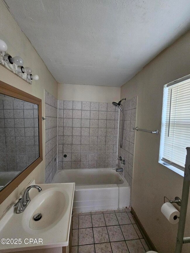 Building Photo - 1814 Arthur Ave