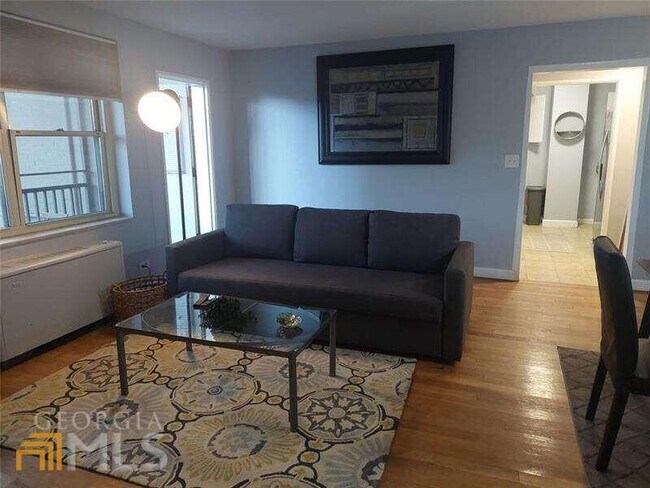 Foto del edificio - 300 W Peachtree St NW