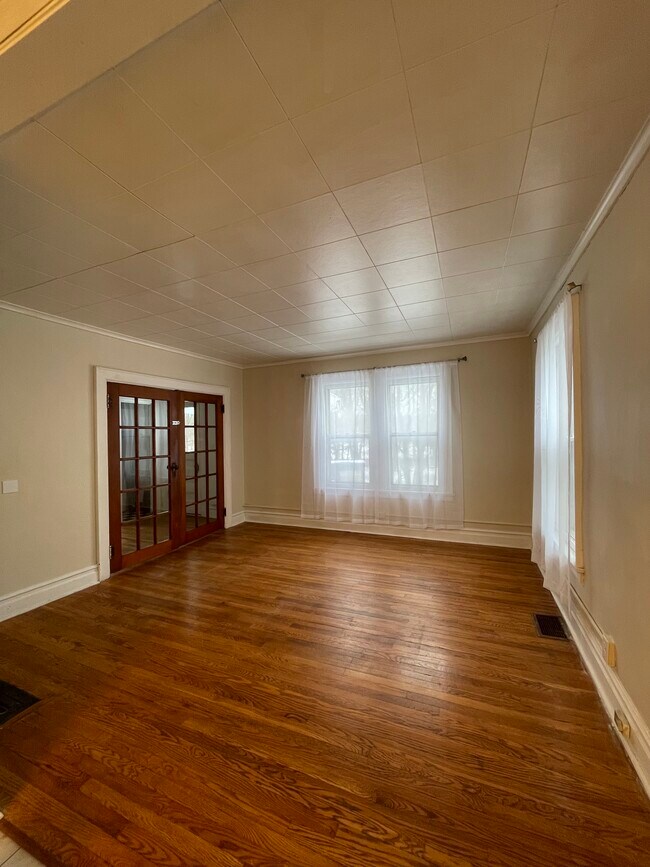 Building Photo - 300 Milburn Dr