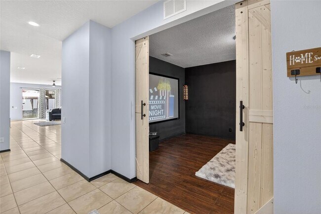 Foto del edificio - 653 Petal Mist Ln