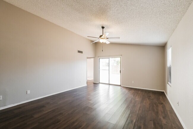 Foto del edificio - 11622 W Olive Dr
