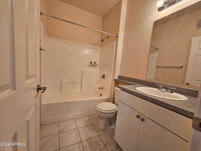 Foto del edificio - 18416 N Cave Creek Rd