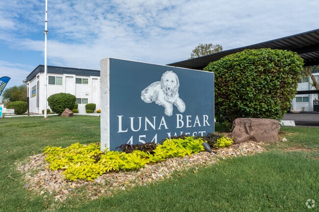 Building Photo - Luna Bear 454 West Brown Apartments