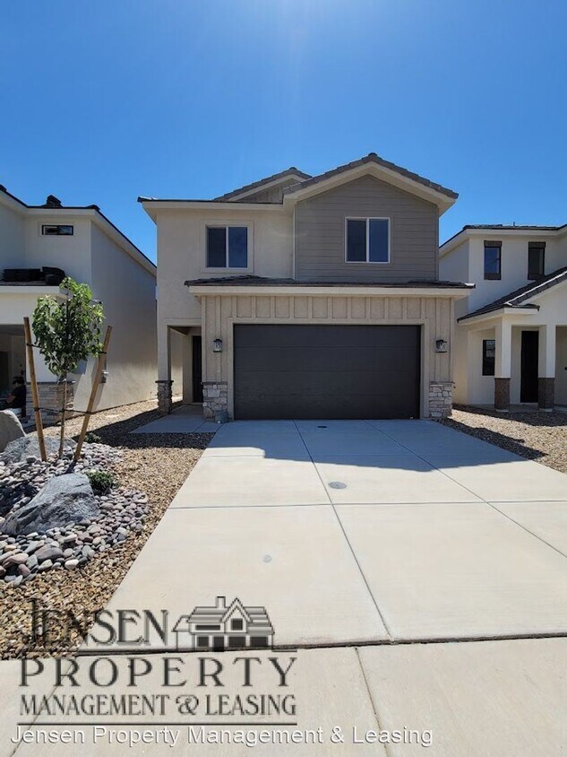 Primary Photo - 4 br, 2.5 bath House - 515 South Stewart C...