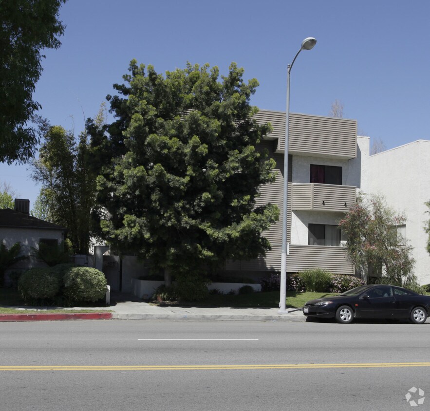 4511 Coldwater Canyon Ave, Studio City, CA 91604 Apartments in Studio