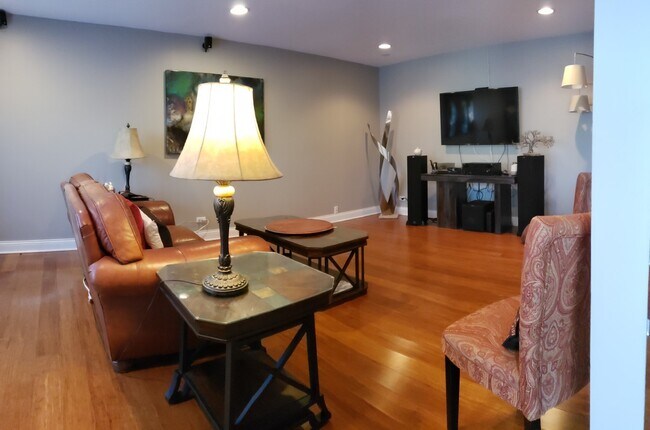 Building Photo - 910 Brush Hill Ln