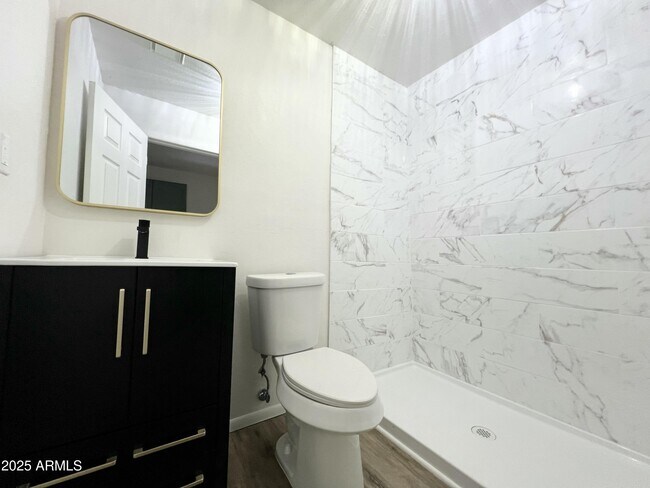 Foto del edificio - 946 E 12th St