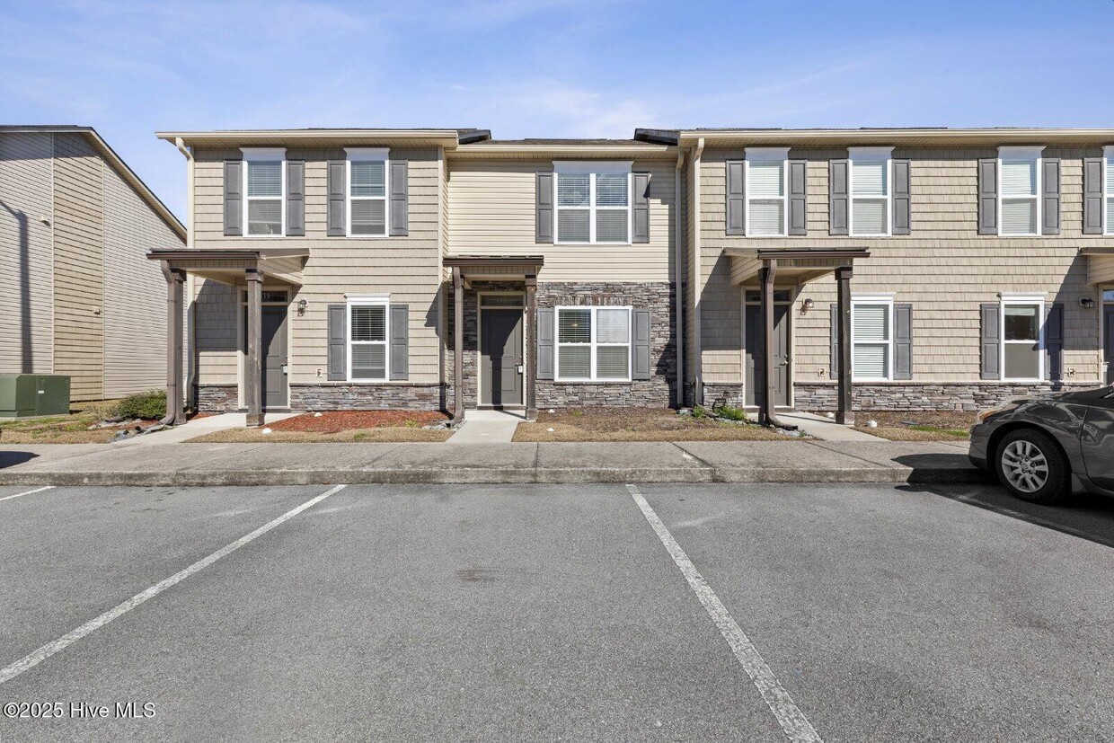 Foto principal - 408 Sullivan Loop Rd