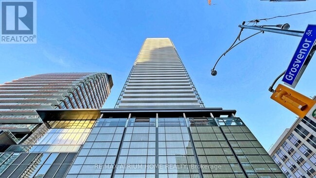 Building Photo - 501-3501 Yonge St