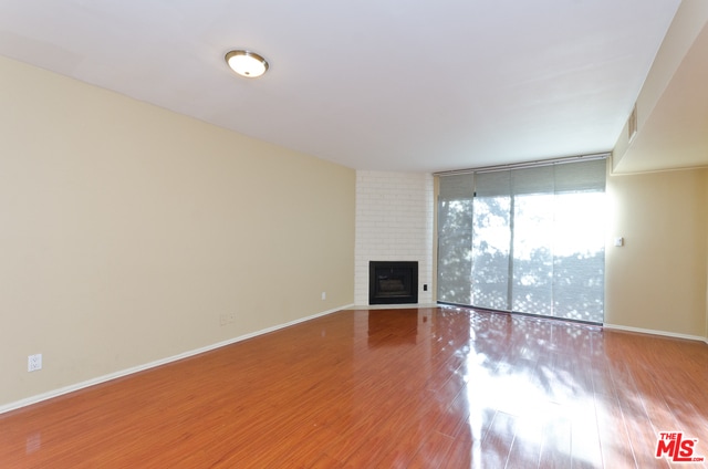 Building Photo - 1805 S Barrington Ave
