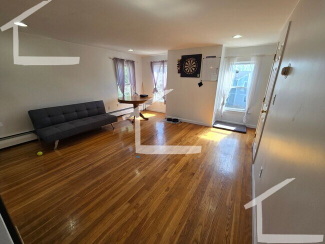 Building Photo - WATERTOWN 3 BED/2 BATH with LAUNDRY IN-UNI...