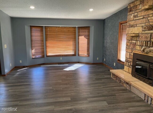 Building Photo - 3 br, 2.5 bath House - 5011 HWY 93 N