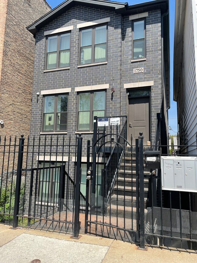 Building Photo - 1750 W Cermak Rd