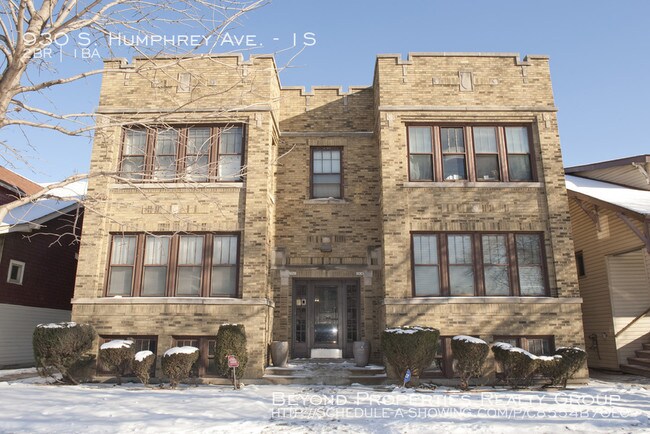 Building Photo - Oak Park Arts District!