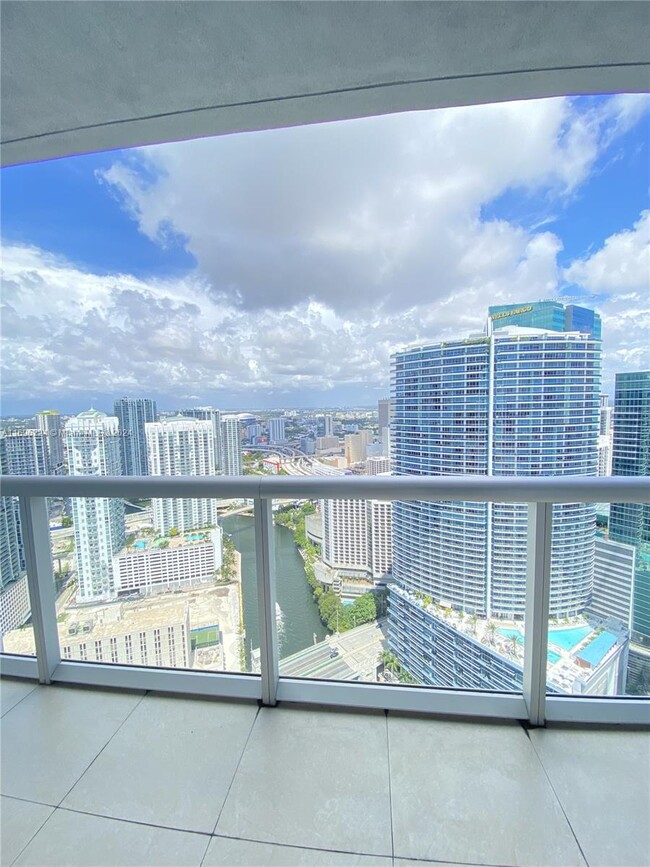 Foto del edificio - 465 Brickell Ave