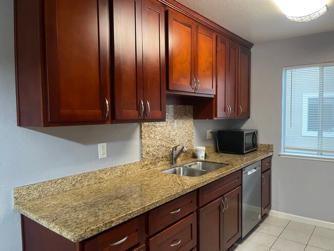 Building Photo - 340 Rio Verde Pl