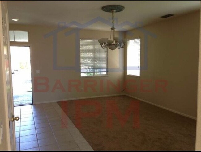 Foto del edificio - Close to freeway and shopping
